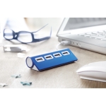 Hub USB publicitaire en aluminium coloré avec 4 ports USB 2.0 Alu couleur bleu vue d'ambiance