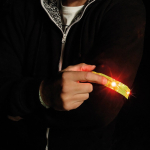 Bracelet réfléchissant avec 4 LED rouges et fonction clignotante couleur jaune cinquième vue