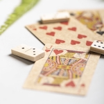 Ensemble de jeux de dominos et de cartes dans une boîte en bois Funny couleur bois huitième vue