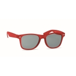 Lunettes de soleil avec monture recyclée et protection UV400 RPET couleur rouge transparent