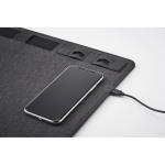 Tapis de souris gris foncé avec chargeur et support Charge RPET couleur gris foncé quatrième vue photographique