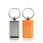 Porte-clés rectangulaire avec côté en plastique coloré et anneau métal couleur orange