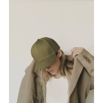 Casquette en coton avec fermeture par boucle en acier 280 g/m² couleur vert militaire deuxième vue d'ambiance