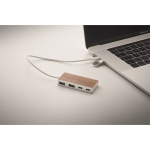 Hub USB 4 ports en aluminium recyclé avec détail en noyer couleur bois cinquième vue photographique